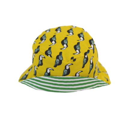 Divertido gorro tipo pescador con 2 combinaciones distintas de estampados.