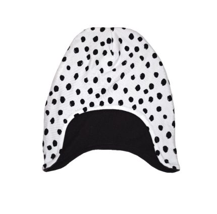 Gorro infantil de invierno con estampado de lunares en negro sobre blanco.