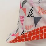 Gorro reversible tipo pescador, con original estampado ideal para proteger del sol a pequeños