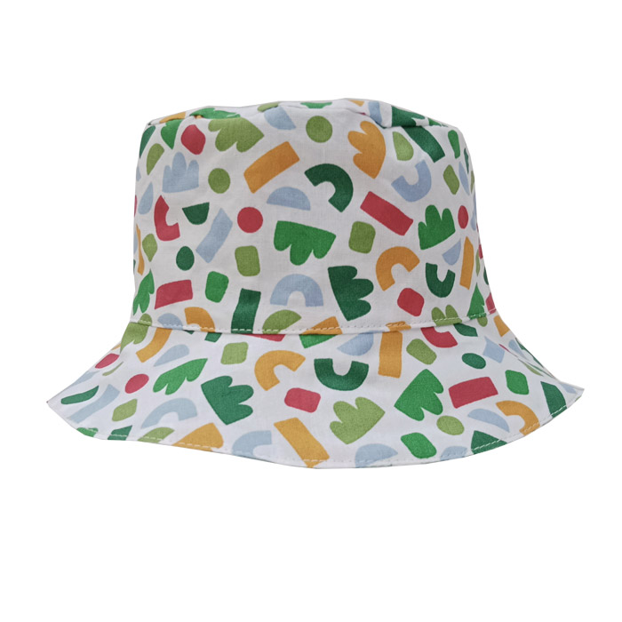 Gorro reversible collage en verde y blanco Gorro reversible collage en verde y blanco