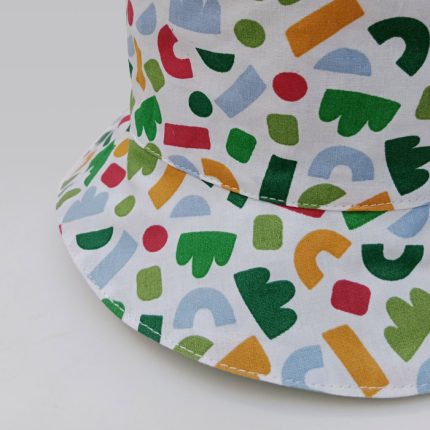 Gorro reversible collage en verde y blanco