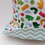 Gorro reversible collage en verde y blanco y revés de zigzag