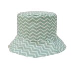 Gorro reversible collage en verde y blanco y revés de zigzag